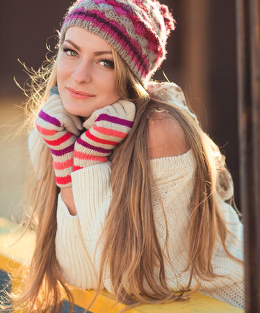 Beautiful young woman on the autumn parkの写真素材