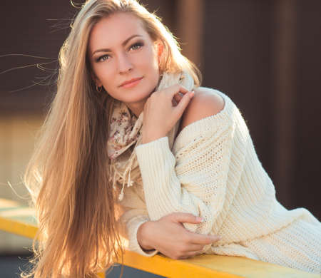 Beautiful young woman on the autumn parkの写真素材
