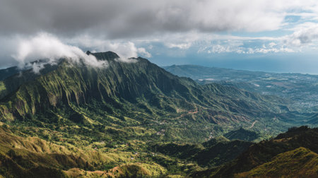 Panoramic view of the mountains of the island of Kauai, Hawaiiの素材