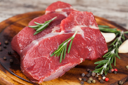 Raw beef meat on a cutting boardの写真素材