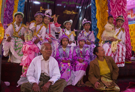 Shinbyu  Becoming a novice in Myanmar  Shinbyu is the Burmese term for a novitiation ceremony  pabbajja  in the tradition of Theravada Buddhism のeditorial素材