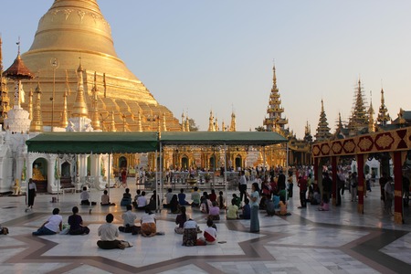 The Shwedagon Pagoda, also known as the Great Dagon Pagoda and the Golden Pagoda, is a gilded pagoda and stupa 99 metres in height that is located in Yangon, Burma のeditorial素材