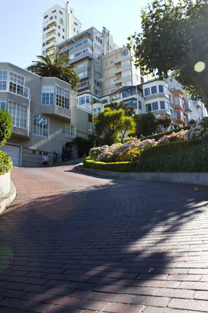 SAN FRANCISCO, USA - AUG 11 2013: The famous Lombard Street in San Francisco, famous for its steep, one-block section with eight hairpin turns.のeditorial素材