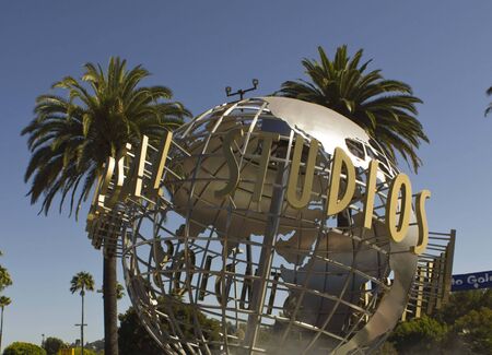 LOS ANGELES, CALIFORNIA - AUG 17 2013: Universal Studios Hollywood sign at the entrance of the amusement Park, suroounded by palmsのeditorial素材