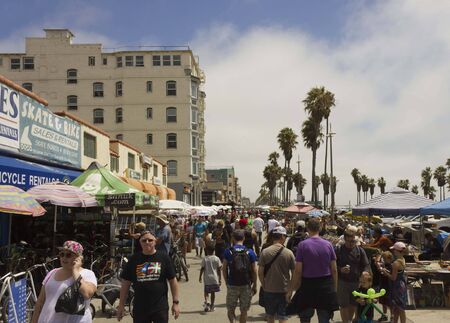 VENICE BEACH, USA - AUGUST 17 2013: Crowd of people walking on the main promenade along Venice Beach in Californiaのeditorial素材
