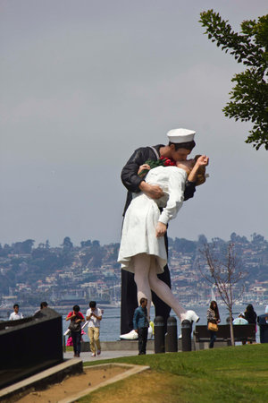 SAN DIEGO, USA - AUGUST 19: Unconditional Surrender sculpture in San Diego, near the port, on August 19 2013のeditorial素材