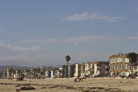SAN DIEGO, USA - AUGUST 21 2013: Mission Bay beach in San Diego, with few people aroundのeditorial素材