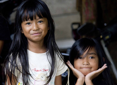 TANA TORAJA, INDONESIA - JULY 3 2012: Portrait of two young Indonesian Sistersのeditorial素材