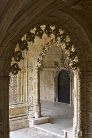 LISBON, PORTUGAL - OCTOBER 24 2014: Decorated cloister arches in Jeronimos monastery cloister in Lisbonのeditorial素材