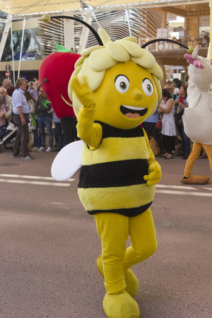 MILAN, ITALY - OCTOBER 12 2015: Foody daily Parade at Expo 2015, Universal exhibition on the theme of food held in Italy from May to October 2015. Detail of honeybee puppetのeditorial素材