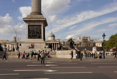 LONDON, UNITED KINGDOM - SEPTEMBER 11 2015: Nelson Statue and column in Trafalgar Square, with peope around and the famous National Gallery in the backgroundのeditorial素材