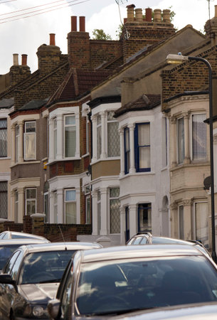 LONDON, UNITED KINGDOM - SEPTEMBER 12 2016: Traditional british houses in a row with car parked on the street, in the suburb of Woolwich Arsenal, Londonのeditorial素材