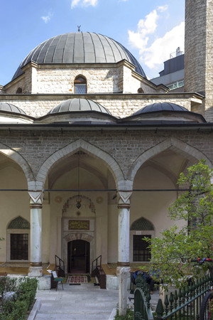 SARAJEVO, BOSNIA AND HERZEGOVINA - AUGUST 18 2017: Main entrance of Ali Pasha mosque in Sarajevo, nobody aroundのeditorial素材