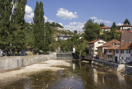 SARAJEVO, BOSNIA-HERZEGOVINA - AUGUST 18 2017: Miljacka river in Sarajevo in summer seasonのeditorial素材