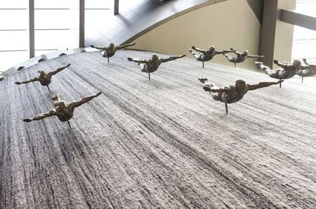 DUBAI, UAE - DECEMBER 26 2017: Men falling fountain inside the Dubai Mallのeditorial素材