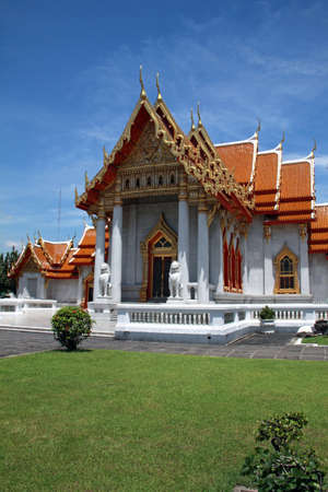 Buddhist temple in Bangkok downtown, Thailandの写真素材