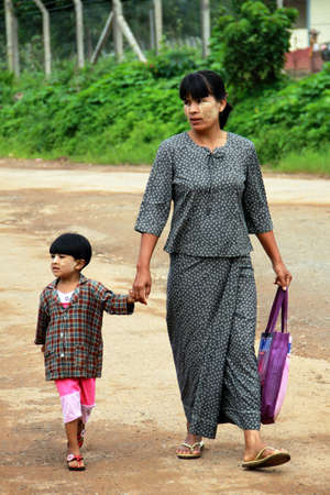 mother and son walking in Kalaw, Myanmarのeditorial素材