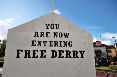 Bloody Sunday memorial wall-paintings road in Londonderry, Ulster, Northern Irelandのeditorial素材