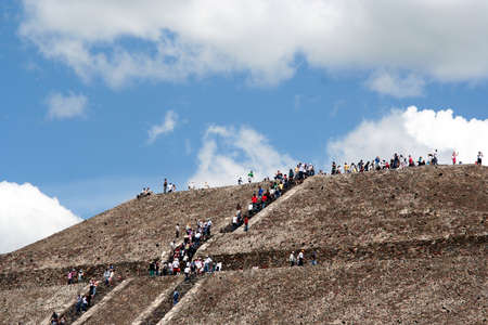 people on the top of Sun Pyramin in Teotihuacan, Mexicoのeditorial素材