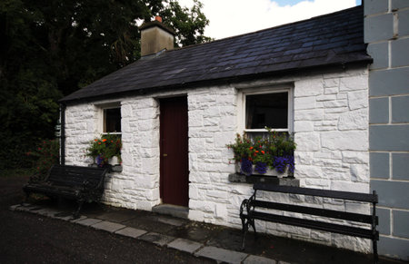 little white house in Irish folk villageのeditorial素材