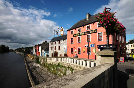 Matt the Miller's pub and bridge on main road in Kilkennyのeditorial素材