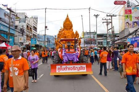 UBON RATCHATHANI, THAILAND - JULY 31:Ubon Ratchathani Candle Festival is the traditional well-known festival in I-san and the largest religious ceremony on July 31, 2015 in Ubon Ratchathani, Thailand.のeditorial素材