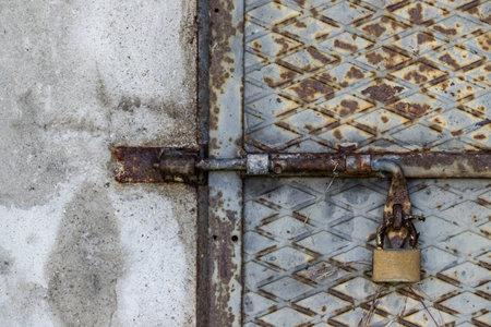 rusty metal door with padlock, close-up, backgroundの写真素材