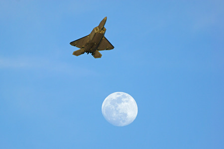 F-22 Raptor flying over the moon at 2015 Chino Air Showのeditorial素材