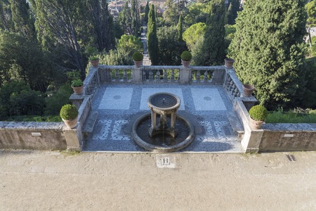 A small round fountain at Villa d'este in Tivoli.のeditorial素材