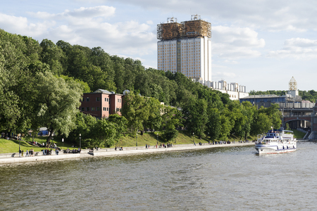 People walk along the embankment along the Moscow river on a Sunny summer day.の写真素材