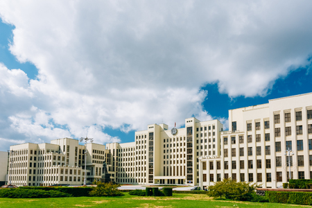 White Government Parliament Building And Lenin Statue on Independence Square in Minsk, Belarusの写真素材