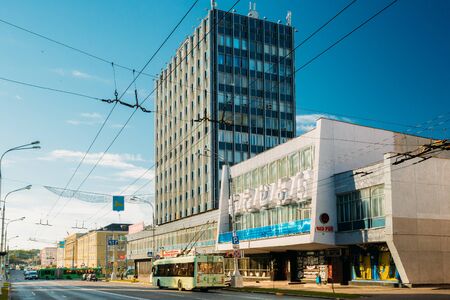 Gomel, Belarus. Public Trolleybus Is At Bus Stop On Lenin Avenueのeditorial素材
