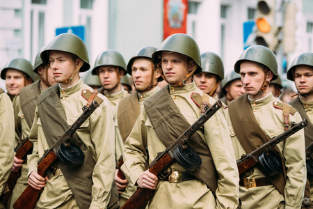 Gomel, Belarus. Re-enactos Dressed As Russian Soviet Soldiers Ofのeditorial素材