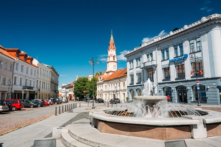 Vilnius, Lithuania - July 5, 2016: Town Hall Square Fountain In Rotuses Square In Old Town. St. Nicholas Church In Sunny Summer Day. Popular Touristic placeのeditorial素材