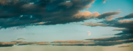 Full Moon At Blue Evening Cloudscape Sky Backgroundの写真素材
