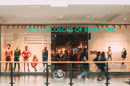 People Walking Near United Colors of Benetton Store In Shoppingのeditorial素材