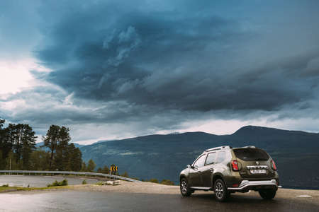 Utvik, Sogn Og Fjordane County, Norway - June 22, 2019: Car Renault Duster Suv Parked Near Scenic Route Road. Innvikfjord Norwegian Mountain Landscape. Natural Landmark And Popular Destination.のeditorial素材