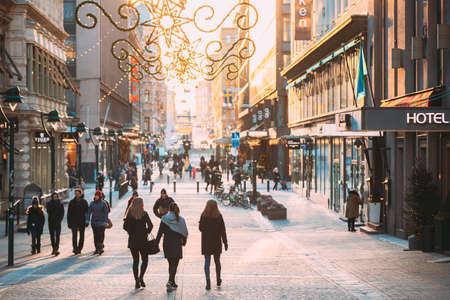 Helsinki, Finland. People Walking On Kluuvikatu Street In Winter Sunny Day. Street Decorated For Christmas And New Year Holidayのeditorial素材