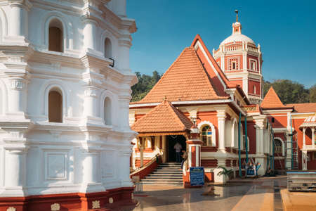 Kavlem, Phonda, Goa, India. Shree Shantadurga Mandir, Kavlem Temple. Famous Landmark And Popular Destination. White Lamp Tower. Shantadurga Devi. Panorama, Panoramic Viewのeditorial素材