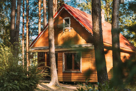 Tourist Guest House For Rest. Wooden House In Forest In Autumn Sunny Dayのeditorial素材
