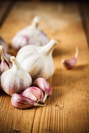 White raw garlic on wooden plank desk background. Organic garlic whole and clovesの写真素材