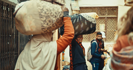 Varanasi, Uttar Pradesh, India. Indian Women Carry Things On Their Heads And Looking At Camera. Smile Women Going On Streetのeditorial素材