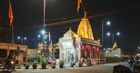 Busy Traffic In City Street. Rojgareshwar Temple Mahadev Mandir In Night Illumination, Chhoti Chopad, Jaipur. Government Removed Temple At Time Of Metro Station Construction But Due Huge Outrage From Public, Temple Was Rebuilt. It Is Believed That By Worshipping Here People Will Get Good Jobsの写真素材