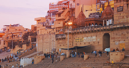 Varanasi, Uttar Pradesh, India. Tourists And Pilgrim Walk By Pandey Ghat. Babua Pandey Ghat Is Located South Of Dashaswamedh Ghat. This Ghat Is Used By Dhoby To Do Their Laundry. Every Day Life Of India. Evening At Sacred Varanasi Ghatsのeditorial素材
