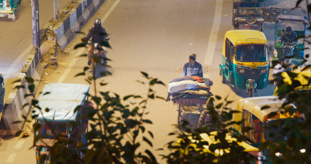 New Delhi, Delhi, India. Traffic On The Main Bazar road Street Paharganj. Cars, Motorcycles, Auto Rickshaw Or Tuk-tuk Moving On Street In night . night -のeditorial素材