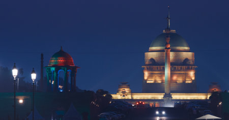 New Delhi, Delhi, India. Close up of Rashtrapati Bhavan, Viceroys House, official residence Presidential Palace in Kartavya Path, Rajpath Area. Rashtrapati Bhavan in evening night illumination lights lighting. Popular Public Space For Tourists In New Delhiの写真素材