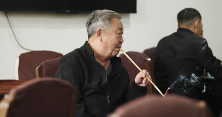 Chengdu, Sichuan, China. Senior Man Smoking Old Bamboo Cigarette Holder And Watching Mahjong Game. Asian Culture. Travel China. Smoking Old Man. Leisure Activity. Relaxed Senior Man Smoking. Unhealthy Habitのeditorial素材