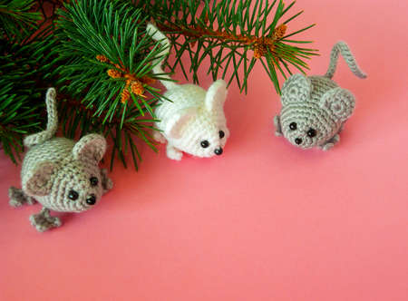 little toy mice with Christmas tree on a pink background. New Yearの写真素材