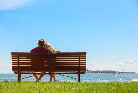 Couple sitting on park benchの写真素材