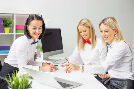 Three business women meeting in the officeの写真素材